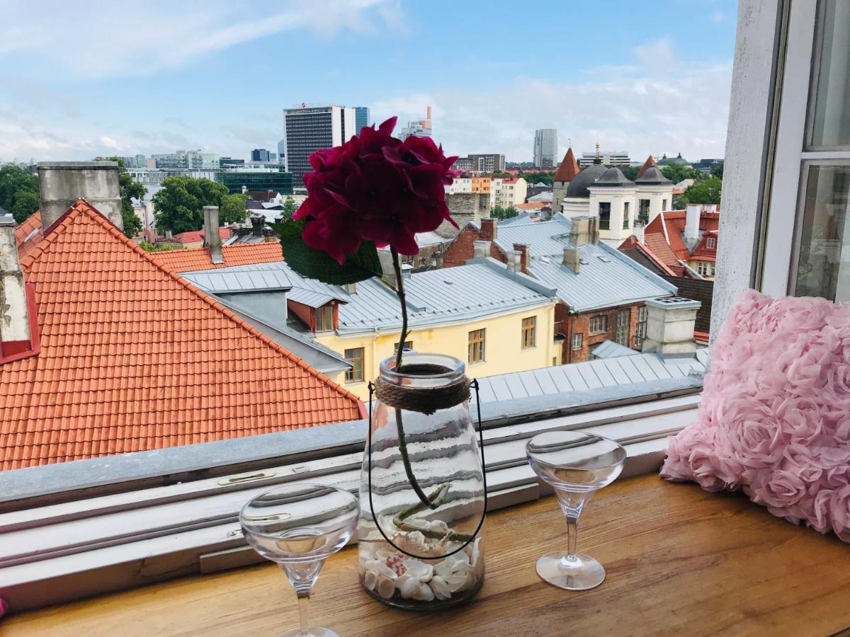 Cozy Oldtown Studio With Magnific City View タリン エクステリア 写真