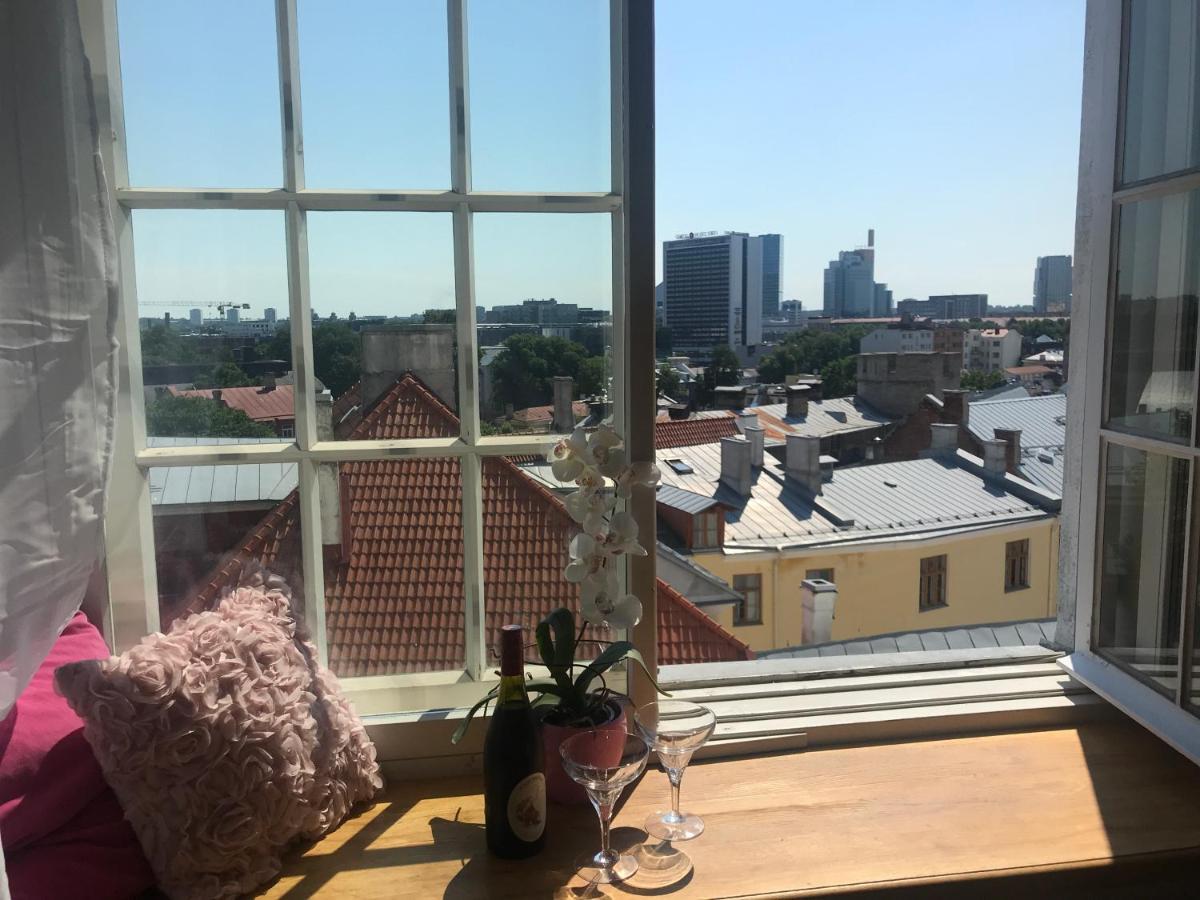 Cozy Oldtown Studio With Magnific City View タリン エクステリア 写真