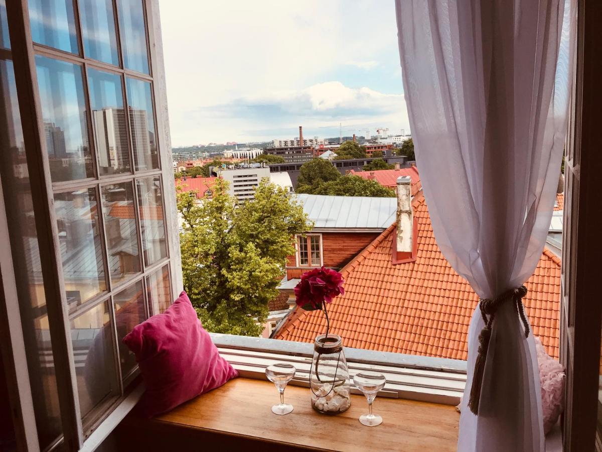 Cozy Oldtown Studio With Magnific City View タリン エクステリア 写真